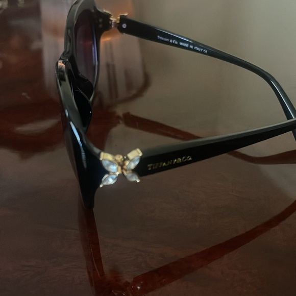 Authentic Tiffany’s Jazzy Sunglasses - Picture 2 of 4